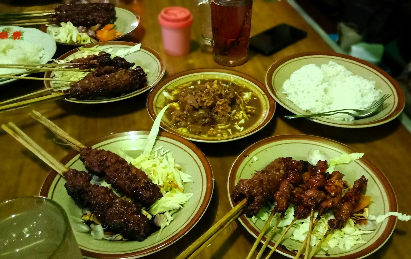 Sehari Penuh Keliling Jakarta Hemat: Seru, Kenyang, dan Banyak Cerita! 7 a table topped with plates of food and chopsticks