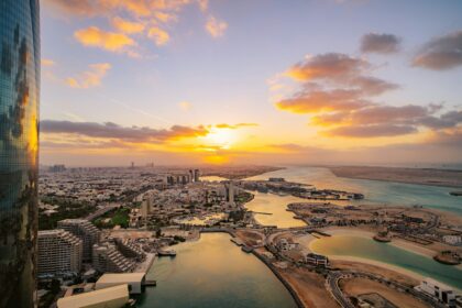 Dubai & Abu Dhabi: Liburan Premium dengan Sentuhan Spiritual 2 the sun is setting over a city and a body of water