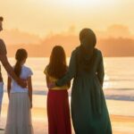 keluarga liburan ke pantai